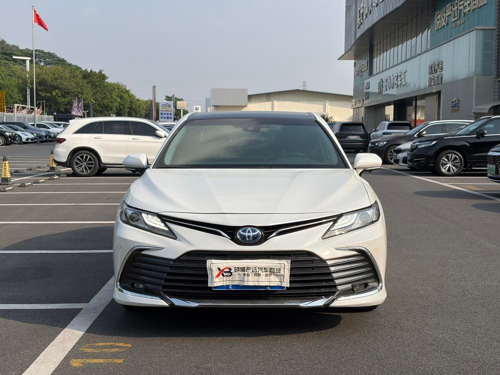 Toyota Camry 2023 — фото автомобиля