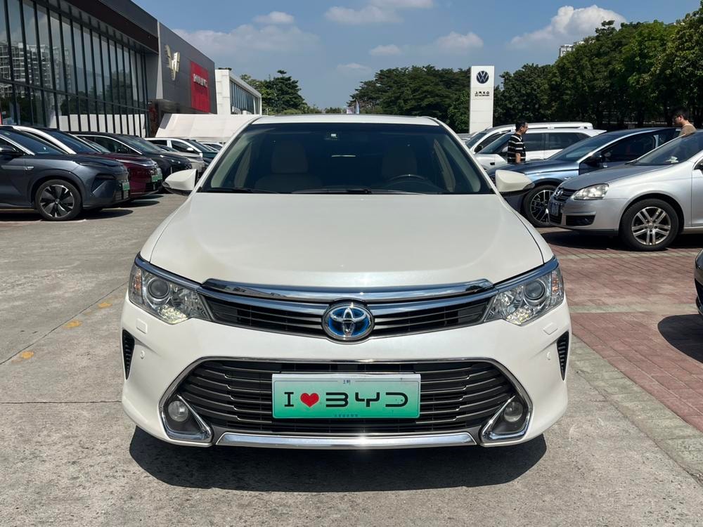 Toyota Camry 2015 — фото автомобиля