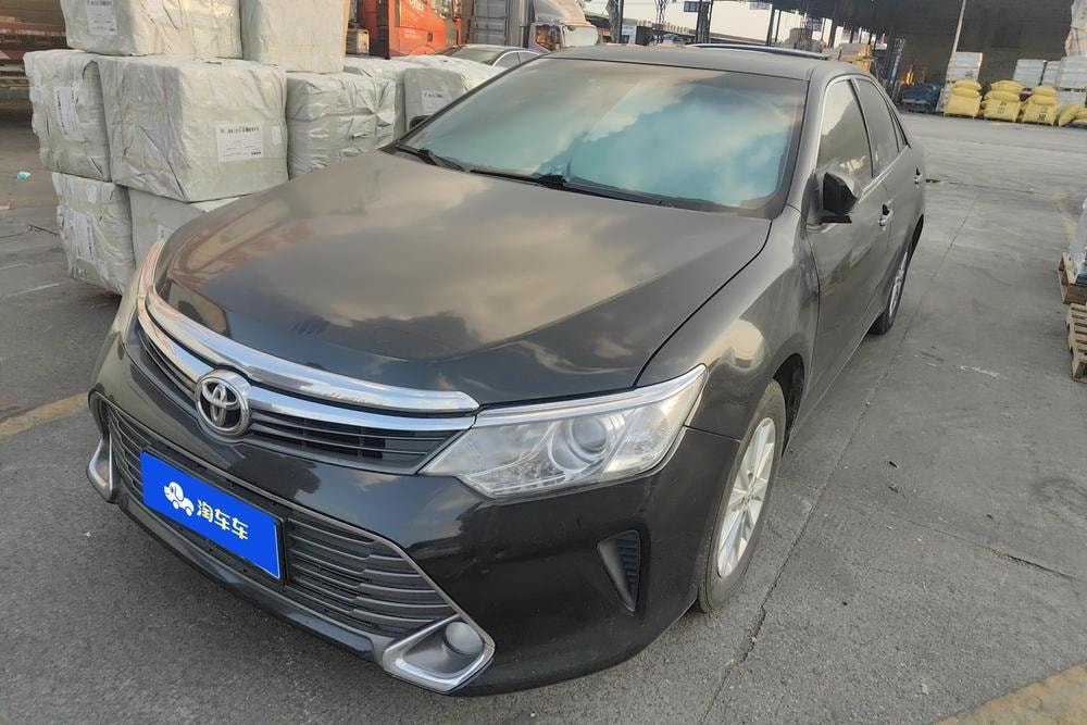Toyota Camry 2015 — фото автомобиля