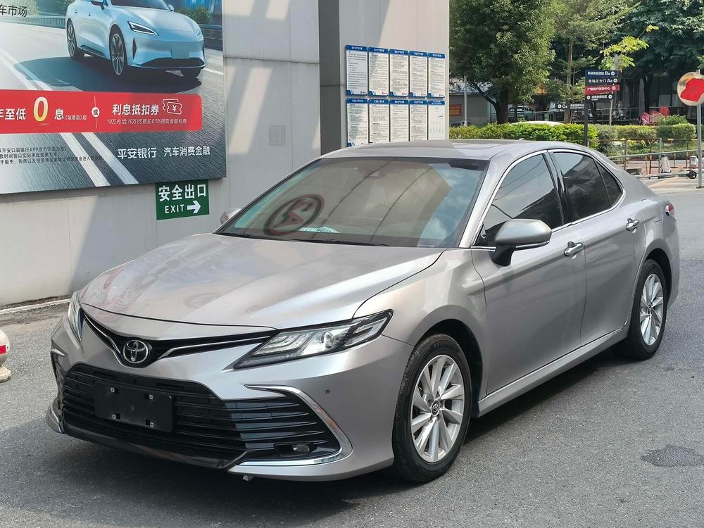 Toyota Camry 2021 — фото автомобиля
