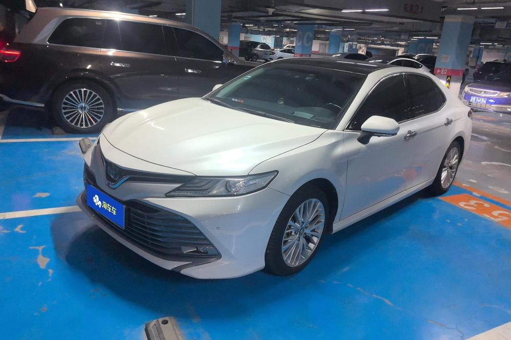 Toyota Camry 2018 — фото автомобиля 1