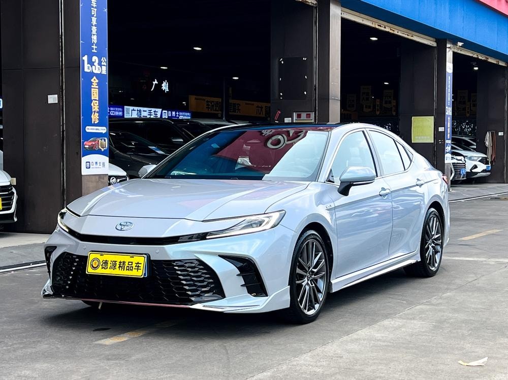 Toyota Camry 2024 — фото автомобиля 1