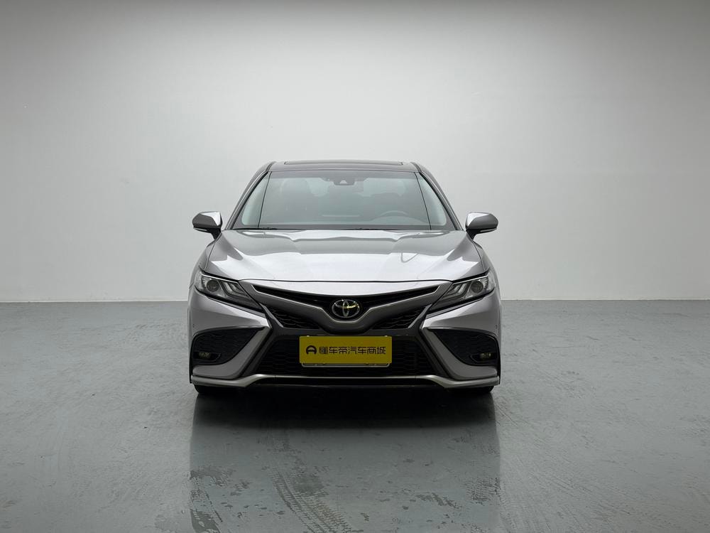 Toyota Camry 2021 — фото автомобиля