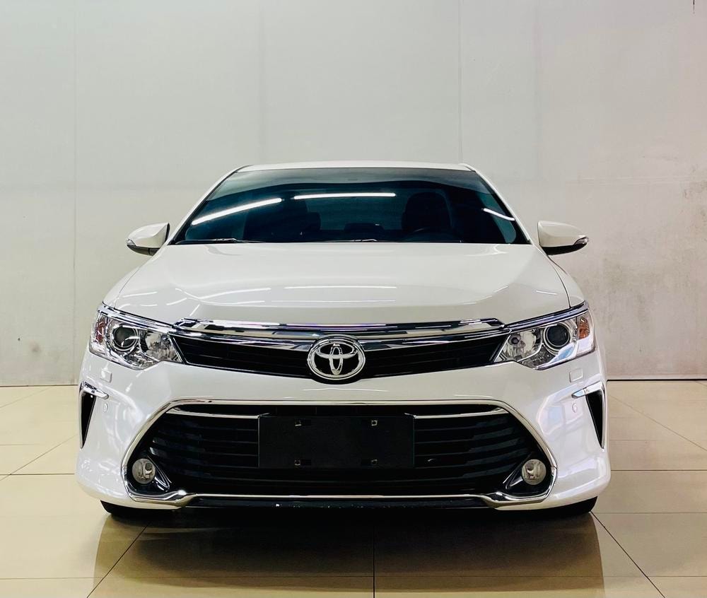 Toyota Camry 2016 — фото автомобиля