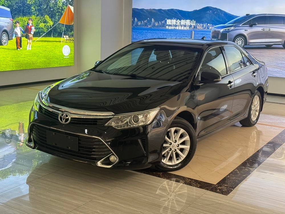 Toyota Camry 2016 — фото автомобиля