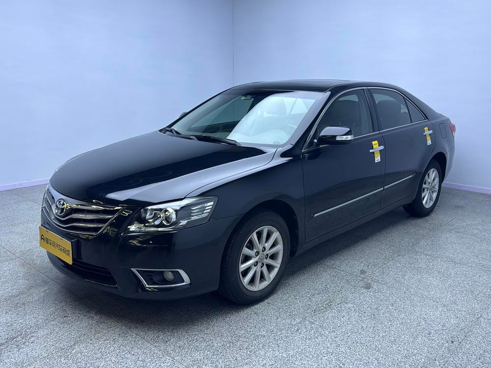 Toyota Camry 2013 — фото автомобиля