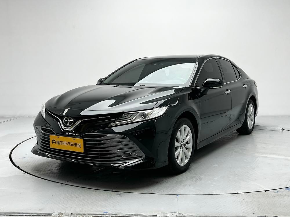 Toyota Camry 2019 — фото автомобиля