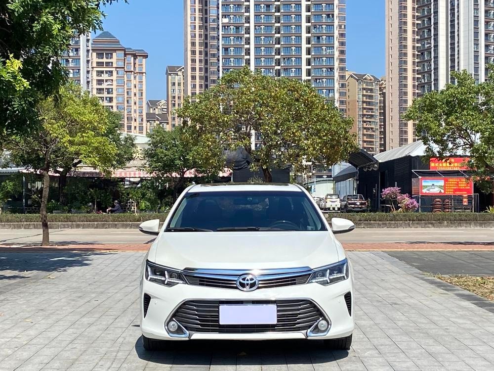 Toyota Camry 2015 — фото автомобиля