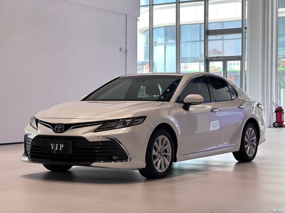 Toyota Camry 2021 — фото автомобиля
