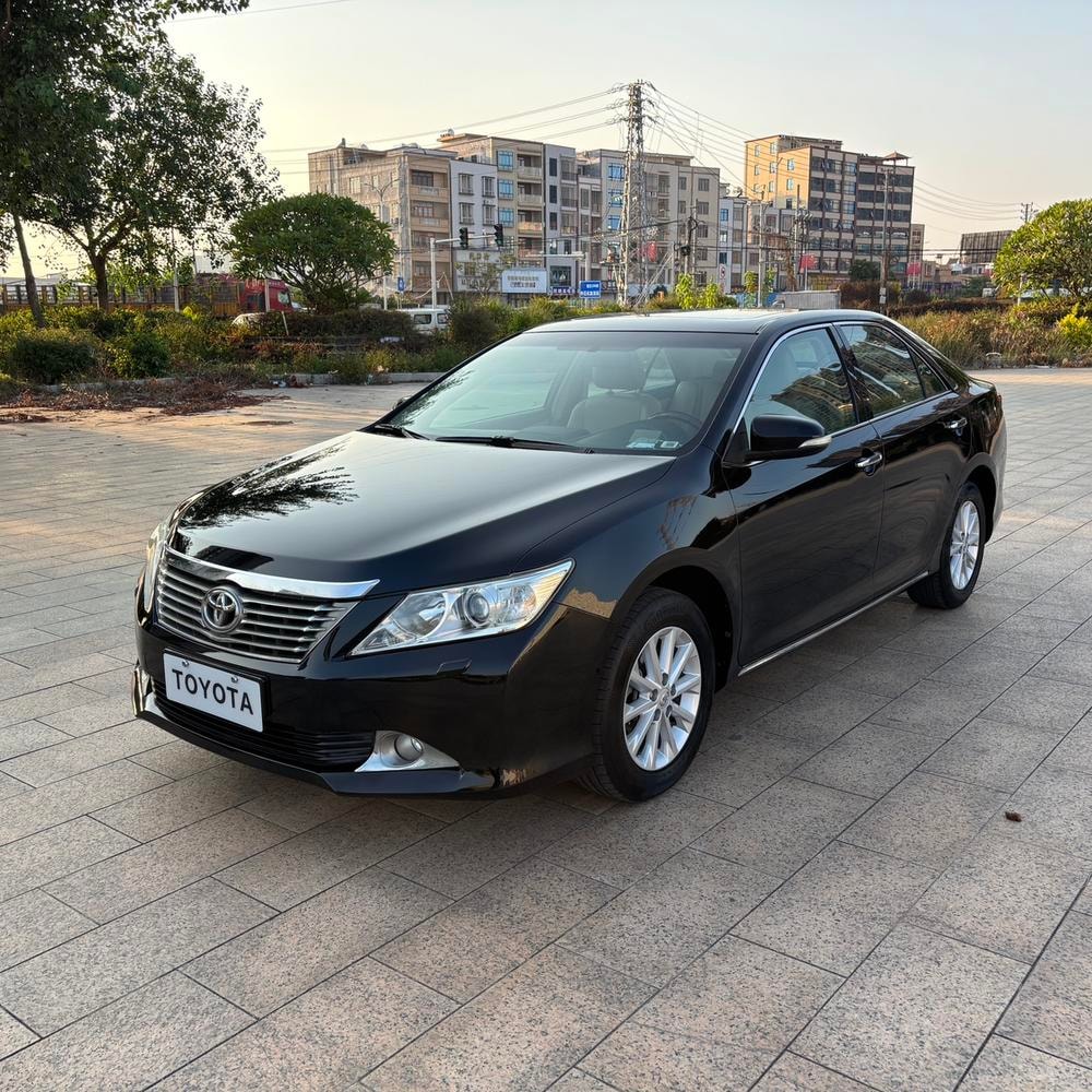 Toyota Camry 2012 — фото автомобиля