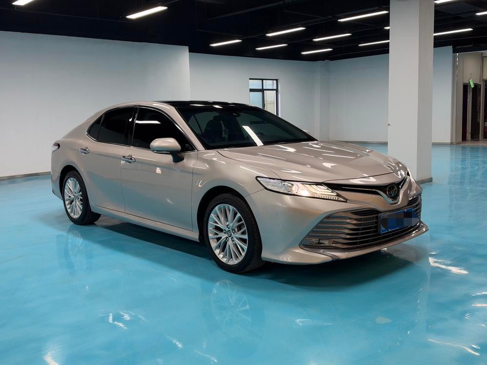 Toyota Camry 2018 — фото автомобиля