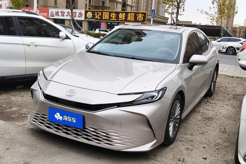 Toyota Camry 2024 — фото автомобиля