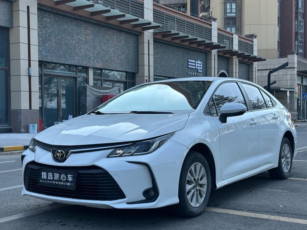 Toyota Corolla 2023 — фото автомобиля 1
