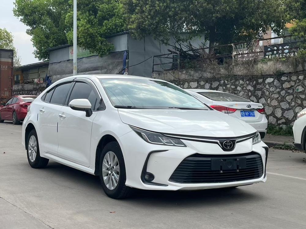 Toyota Corolla 2019 — фото автомобиля 1