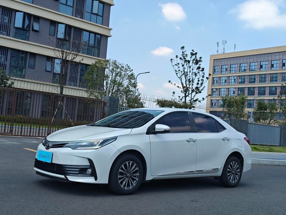 Toyota Corolla 2018 — фото автомобиля