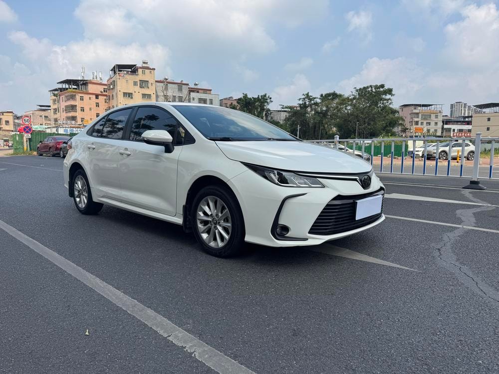 Toyota Corolla 2021 — фото автомобиля
