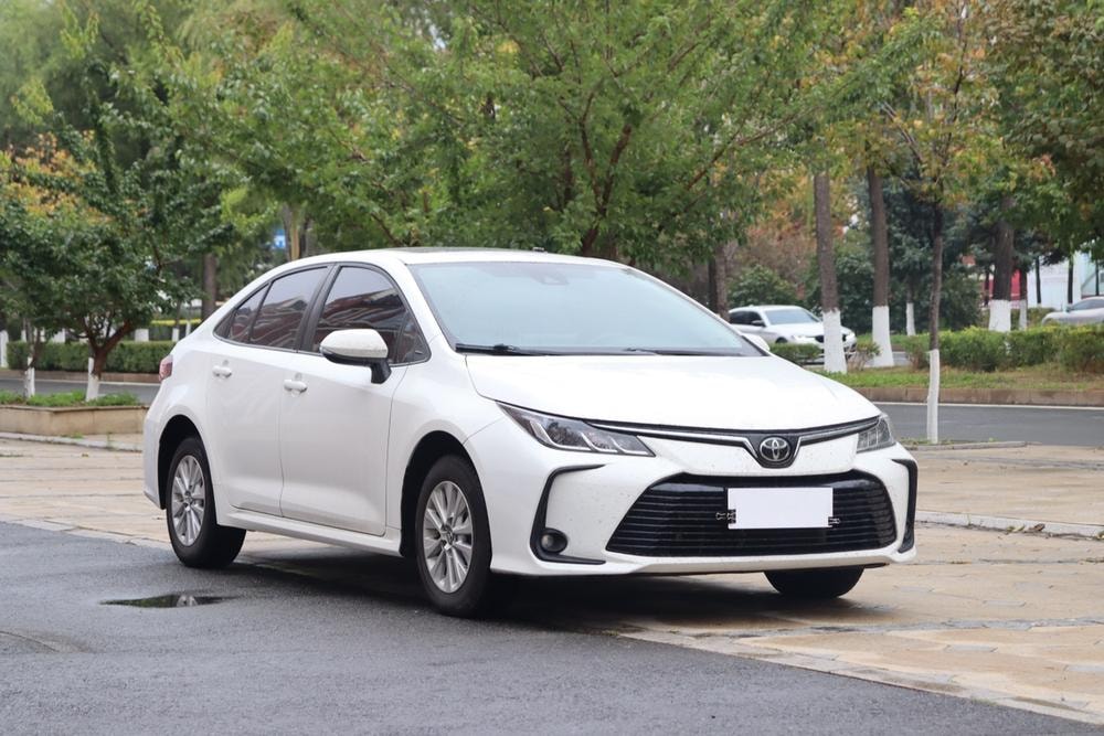 Toyota Corolla 2021 — фото автомобиля