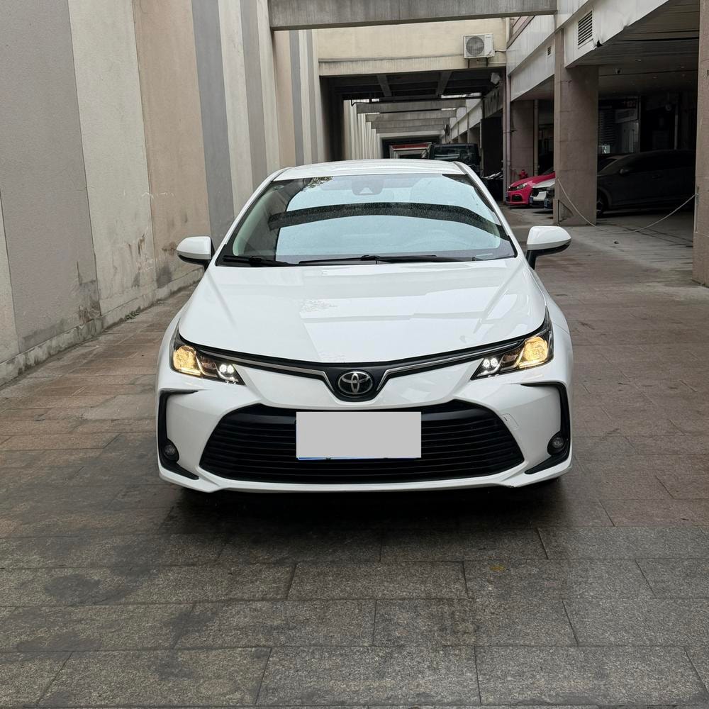 Toyota Corolla 2023 — фото автомобиля 1