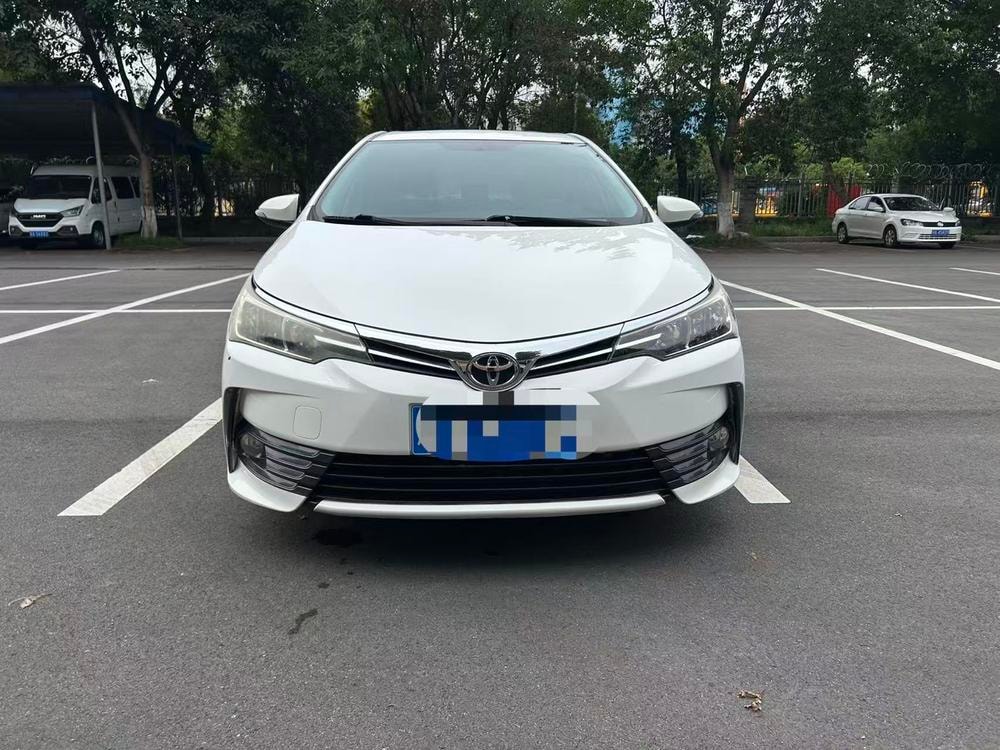 Toyota Corolla 2018 — фото автомобиля