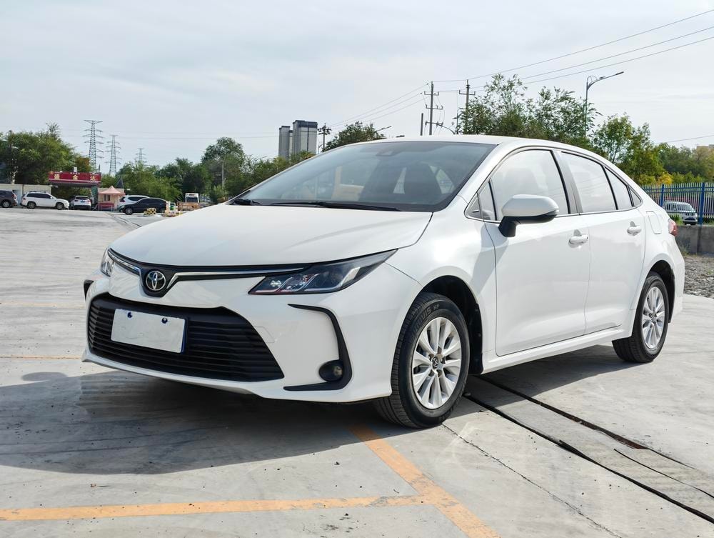 Toyota Corolla 2023 — фото автомобиля 1