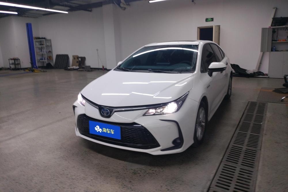 Toyota Corolla 2023 — фото автомобиля 1
