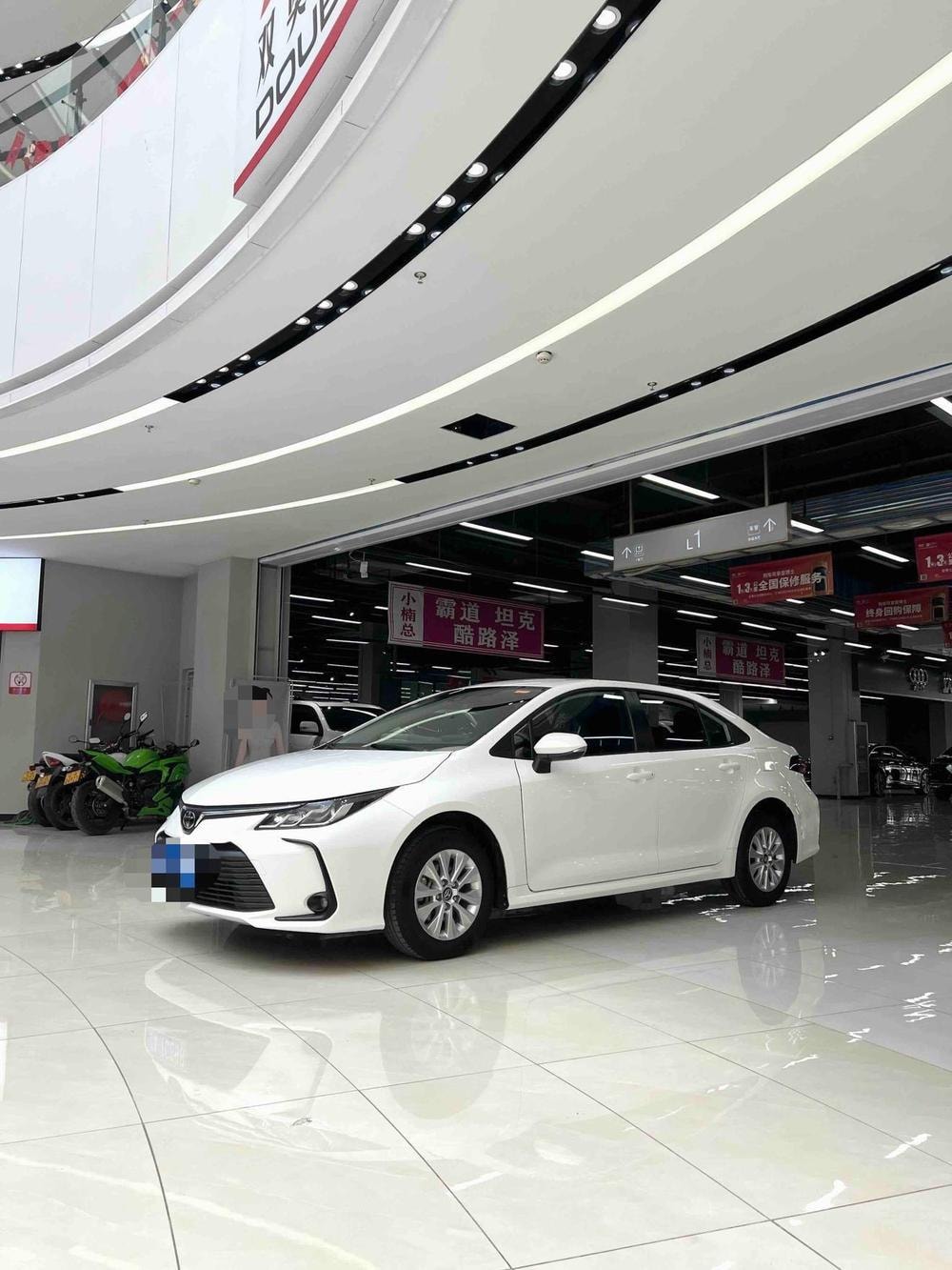 Toyota Corolla 2023 — фото автомобиля 1