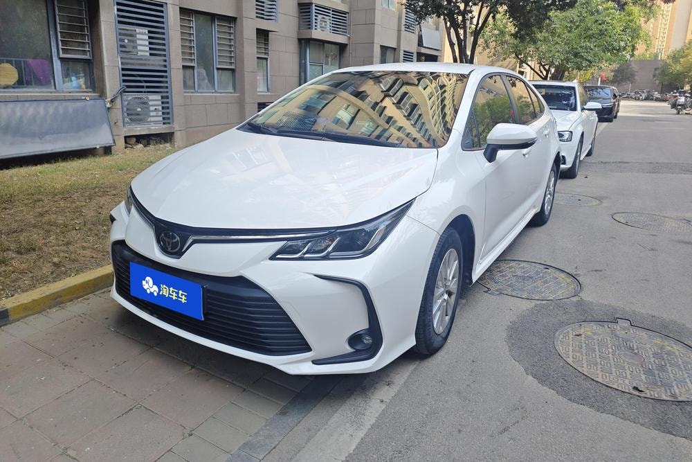 Toyota Corolla 2019 — фото автомобиля