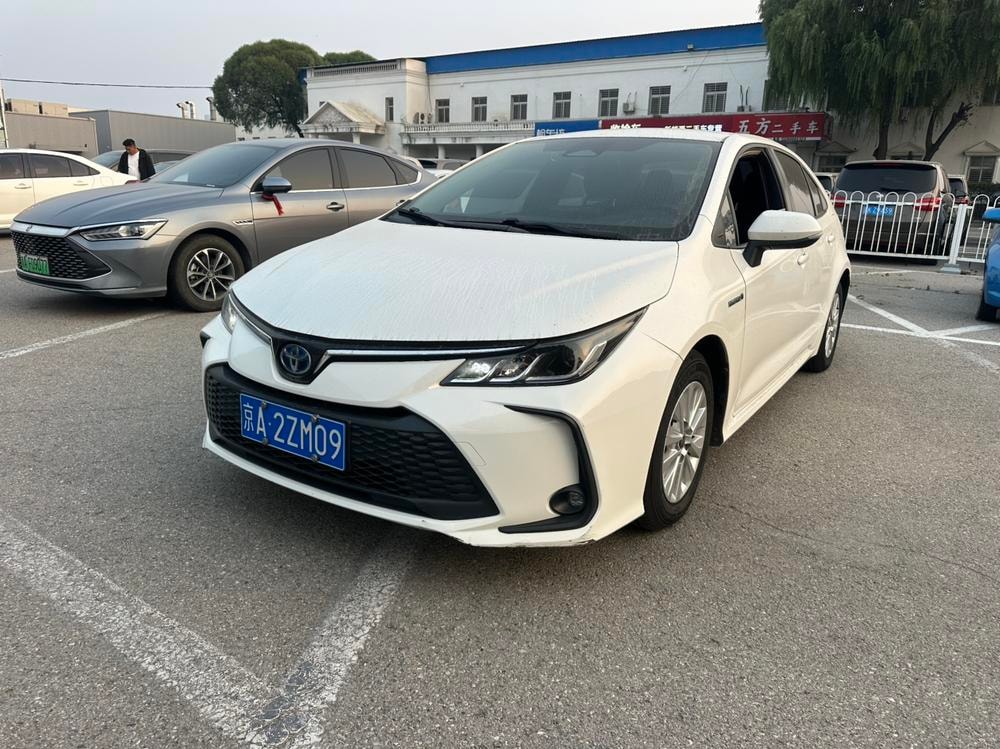 Toyota Corolla 2023 — фото автомобиля 1