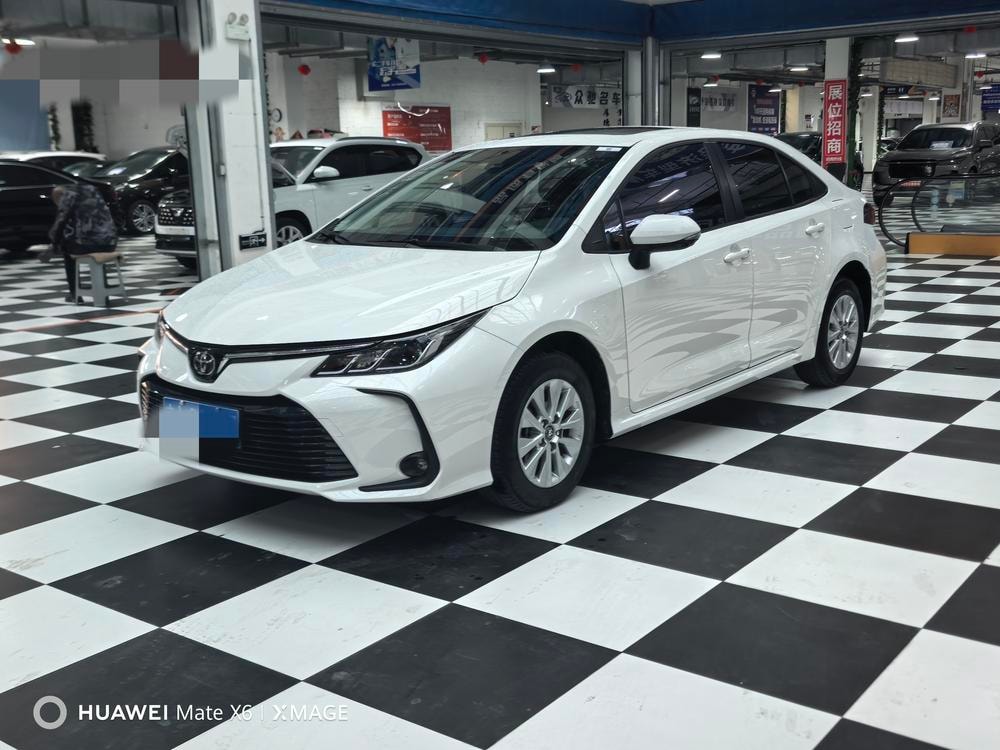 Toyota Corolla 2019 — фото автомобиля
