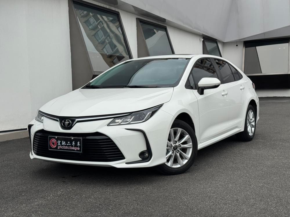 Toyota Corolla 2023 — фото автомобиля 1