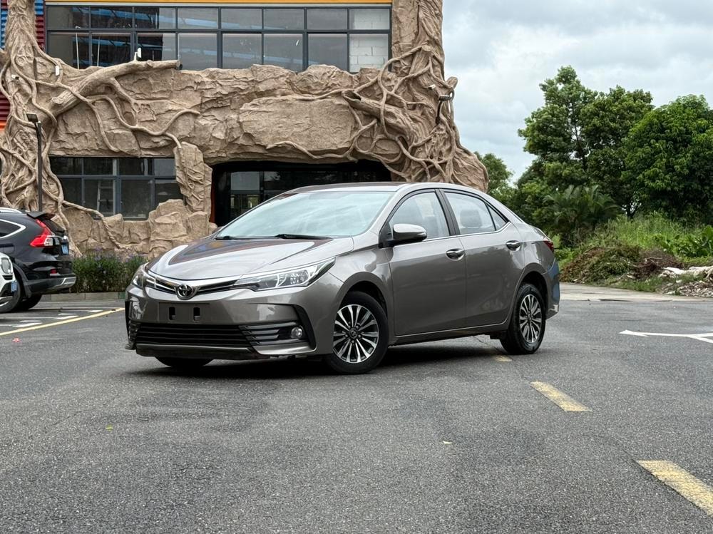 Toyota Corolla 2017 — фото автомобиля 1