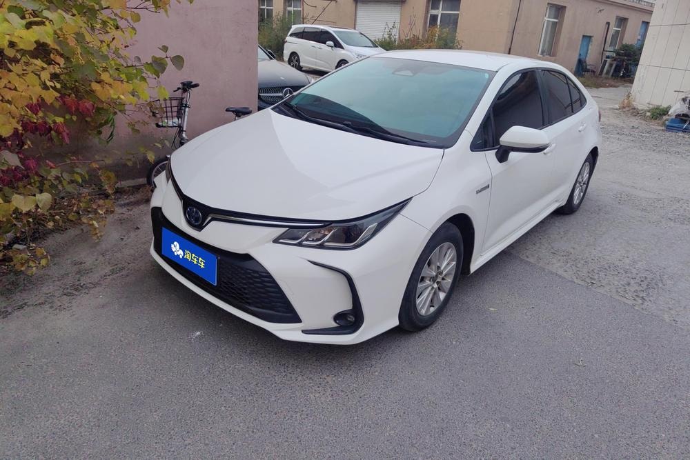Toyota Corolla 2023 — фото автомобиля 1