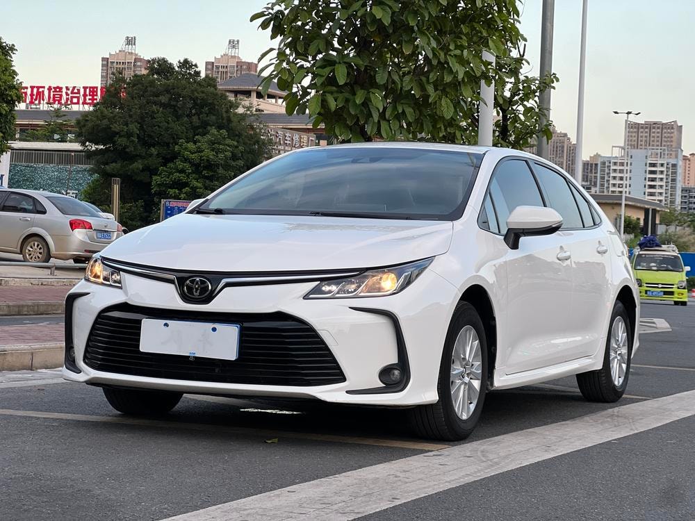 Toyota Corolla 2019 — фото автомобиля 1