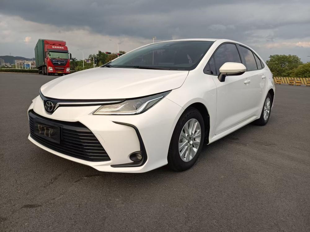 Toyota Corolla 2021 — фото автомобиля 1