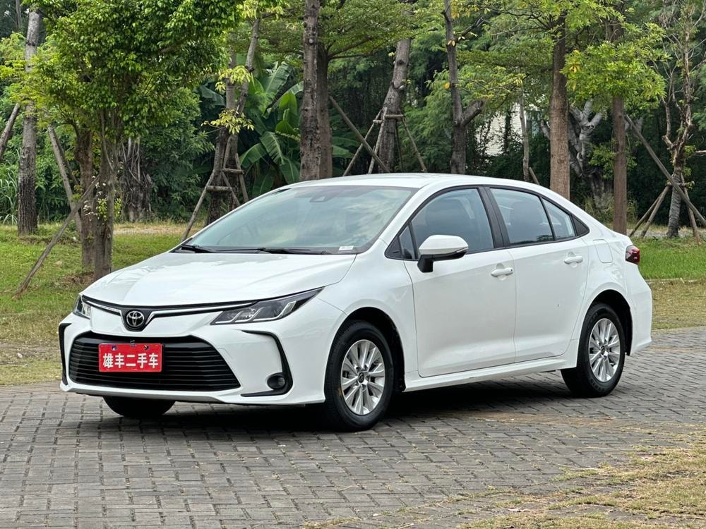Toyota Corolla 2023 — фото автомобиля 1