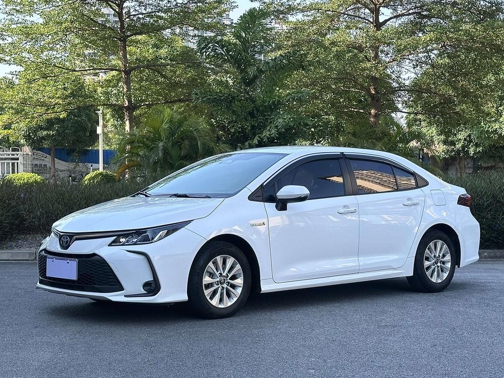 Toyota Corolla 2023 — фото автомобиля
