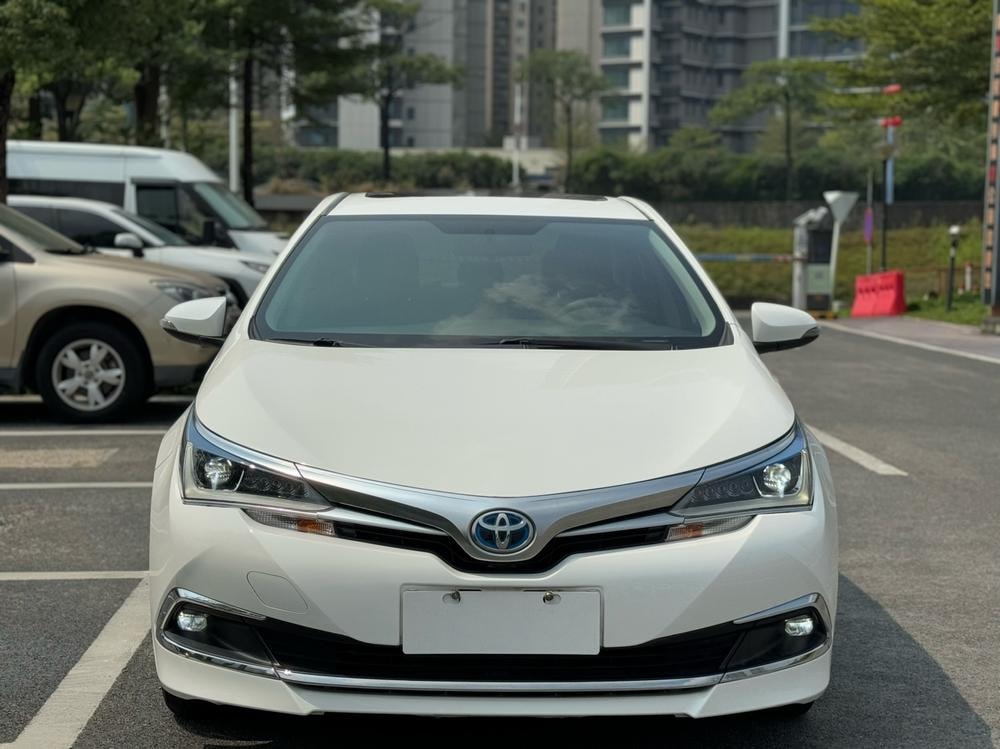 Toyota Corolla 2017 — фото автомобиля