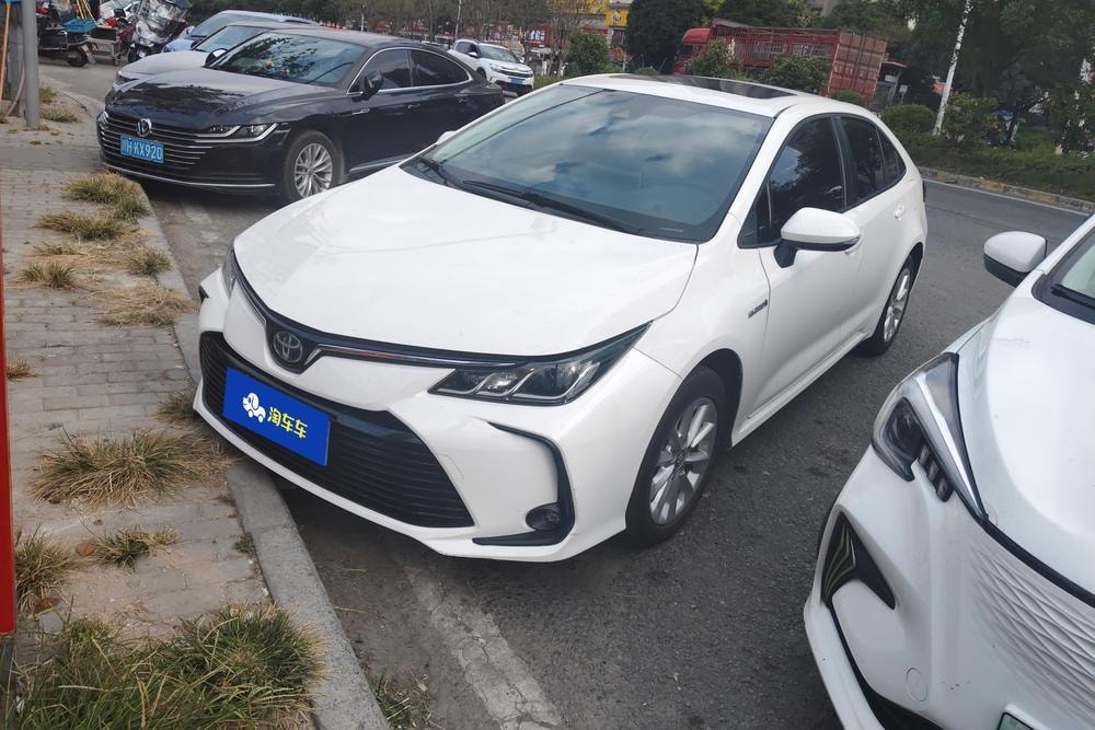 Toyota Corolla 2021 — фото автомобиля