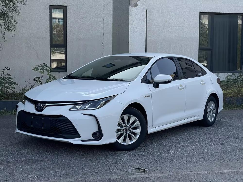 Toyota Corolla 2023 — фото автомобиля