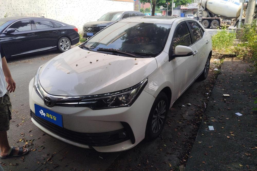 Toyota Corolla 2017 — фото автомобиля