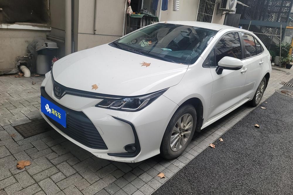 Toyota Corolla 2019 — фото автомобиля