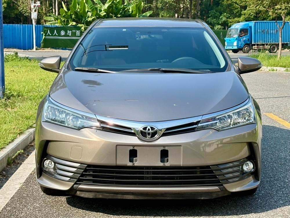 Toyota Corolla 2018 — фото автомобиля