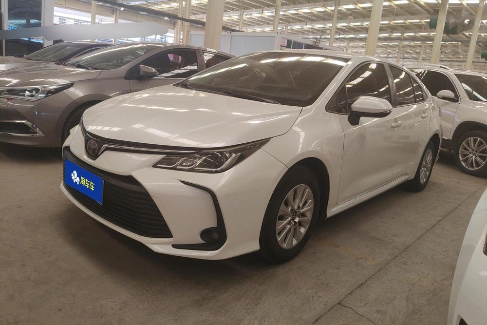 Toyota Corolla 2019 — фото автомобиля