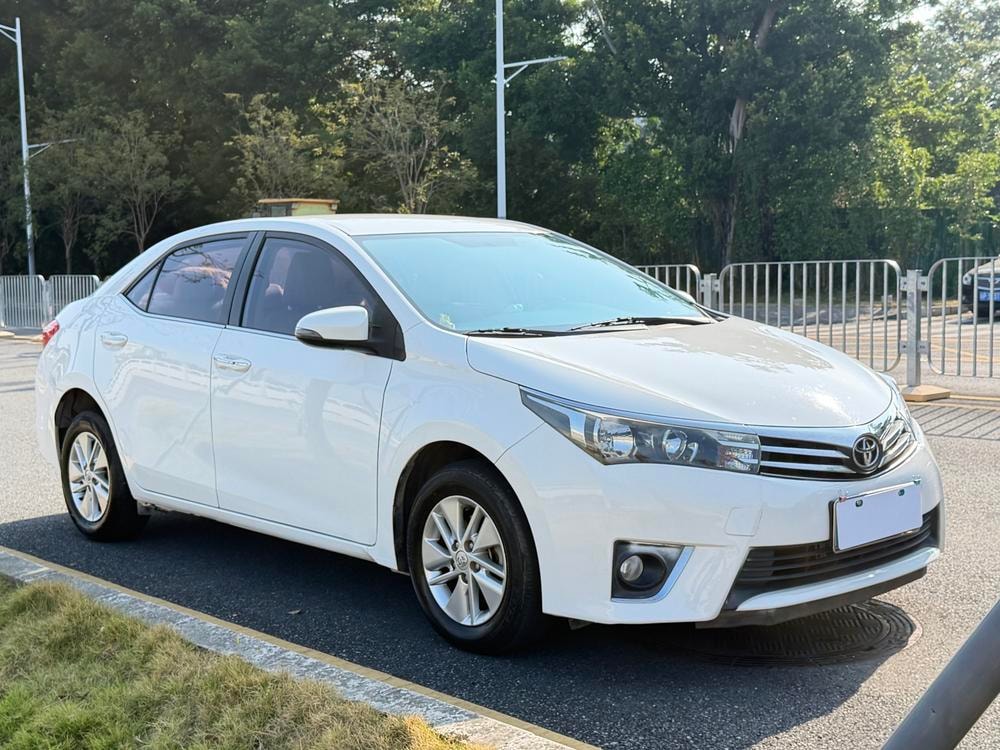Toyota Corolla 2017 — фото автомобиля