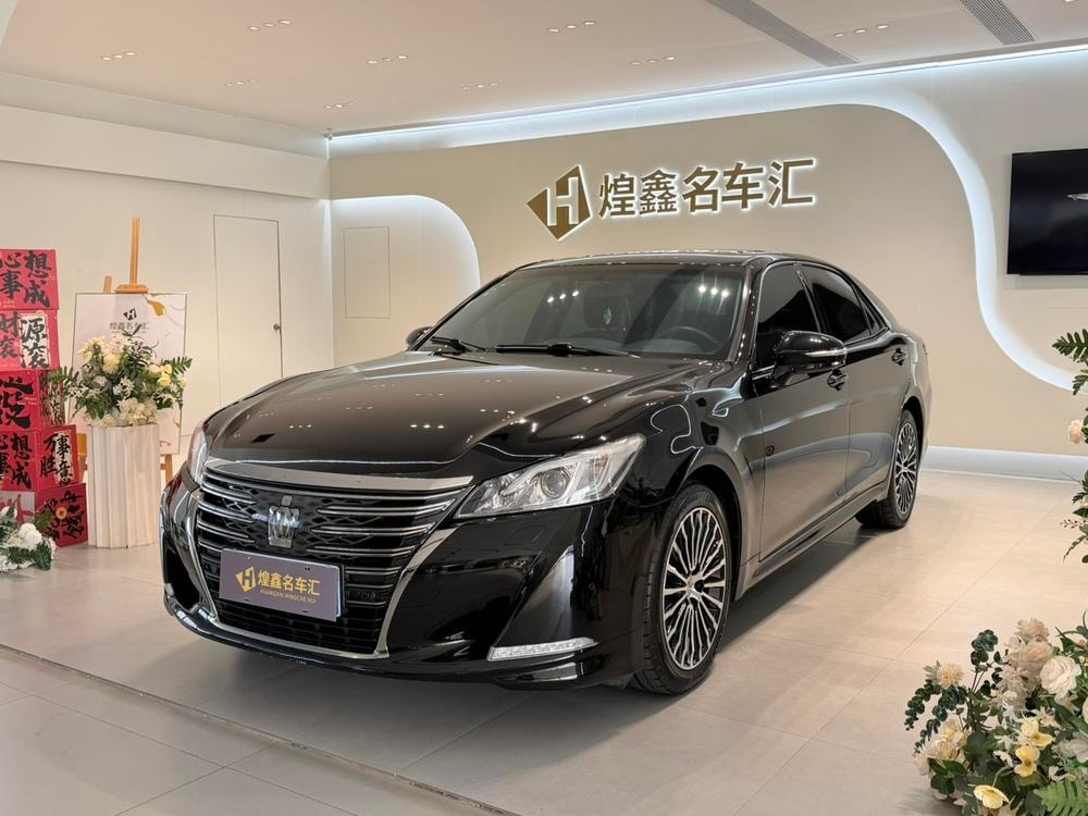 Toyota Crown 2018 — фото автомобиля 1