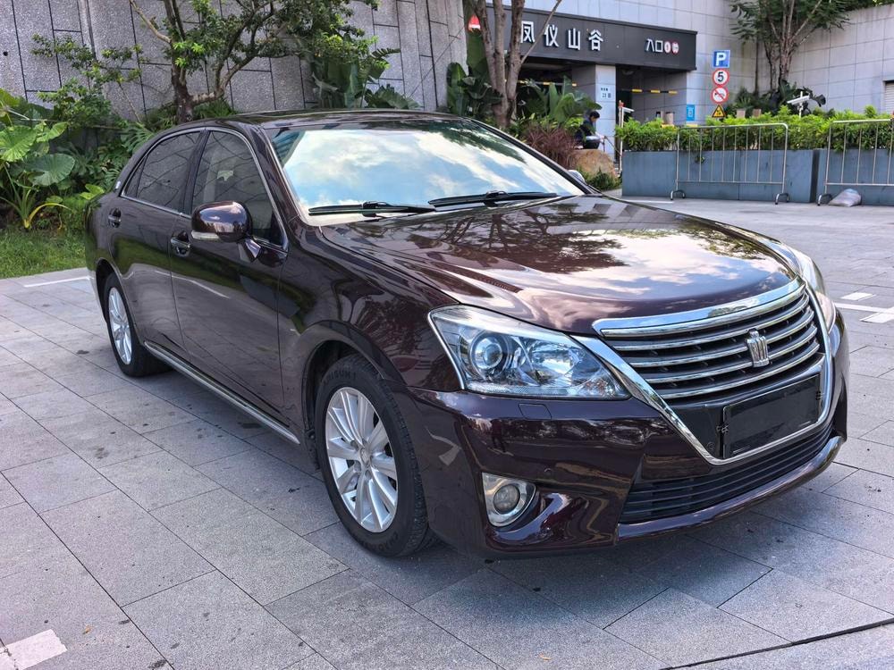 Toyota Crown 2012 — фото автомобиля 1
