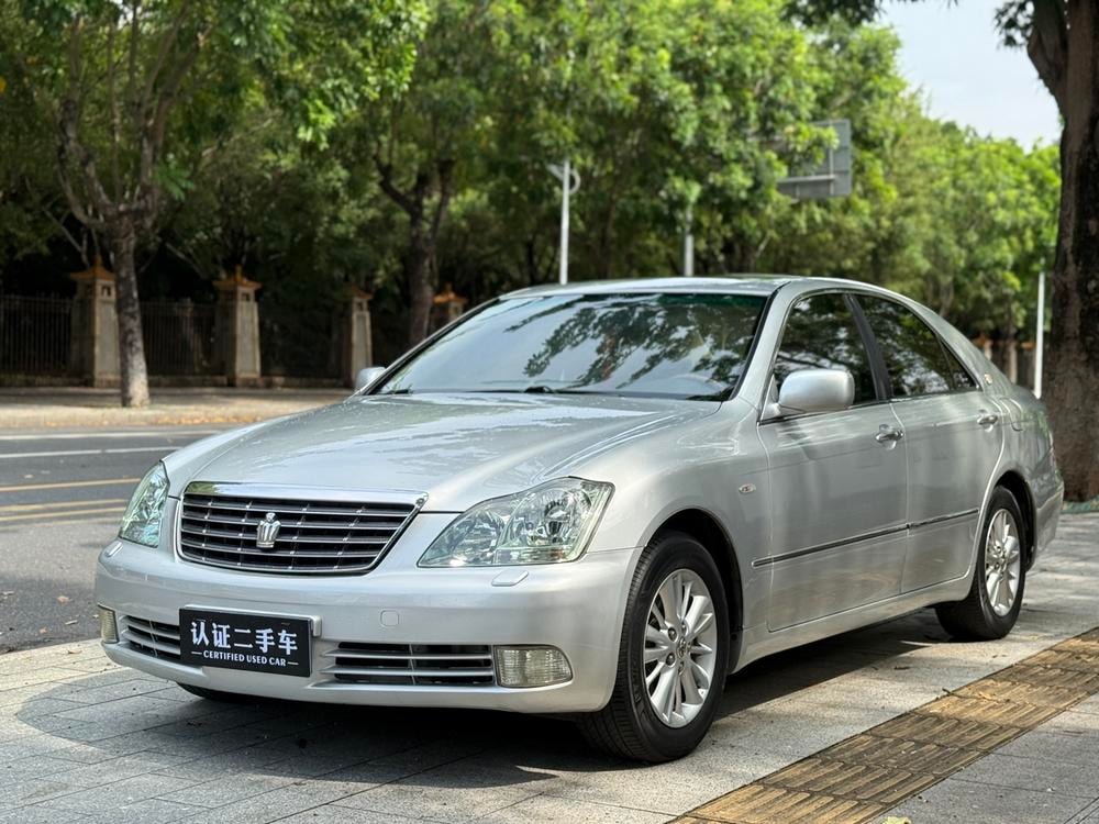 Toyota Crown 2005 — фото автомобиля 1