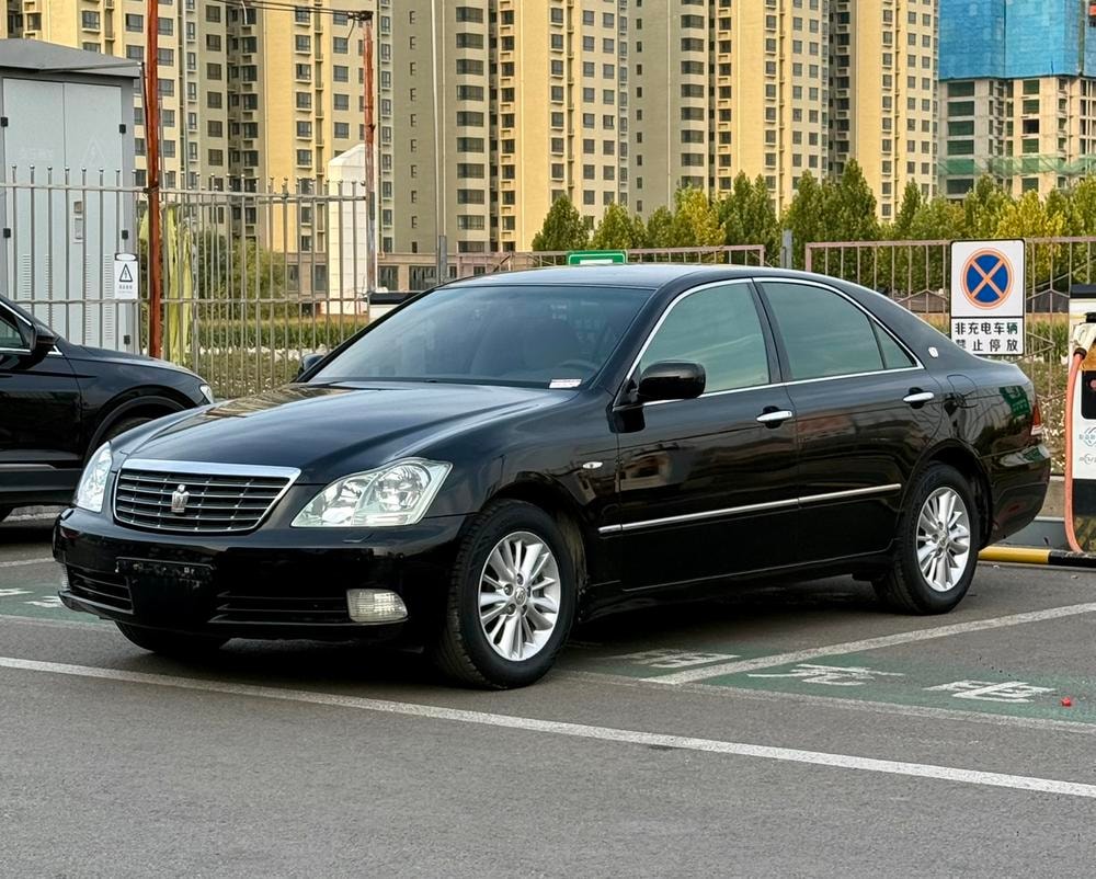 Toyota Crown 2006 — фото автомобиля 1