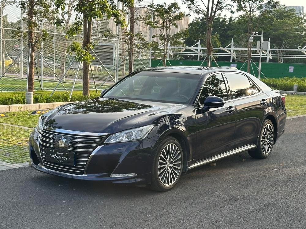 Toyota Crown 2018 — фото автомобиля