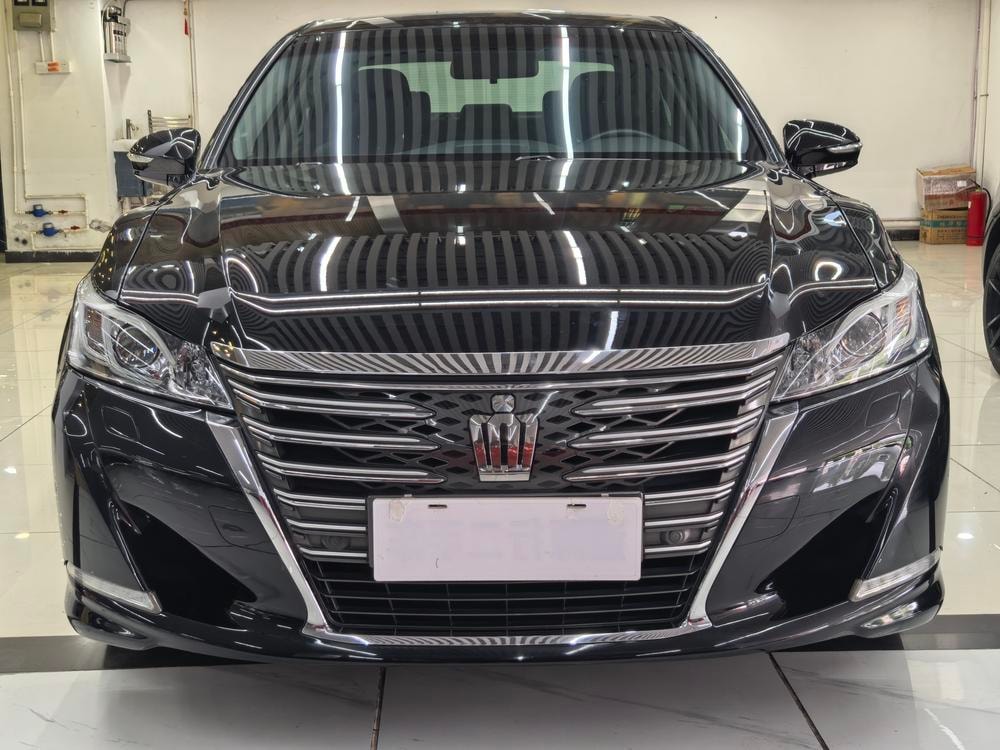 Toyota Crown 2015 — фото автомобиля 1